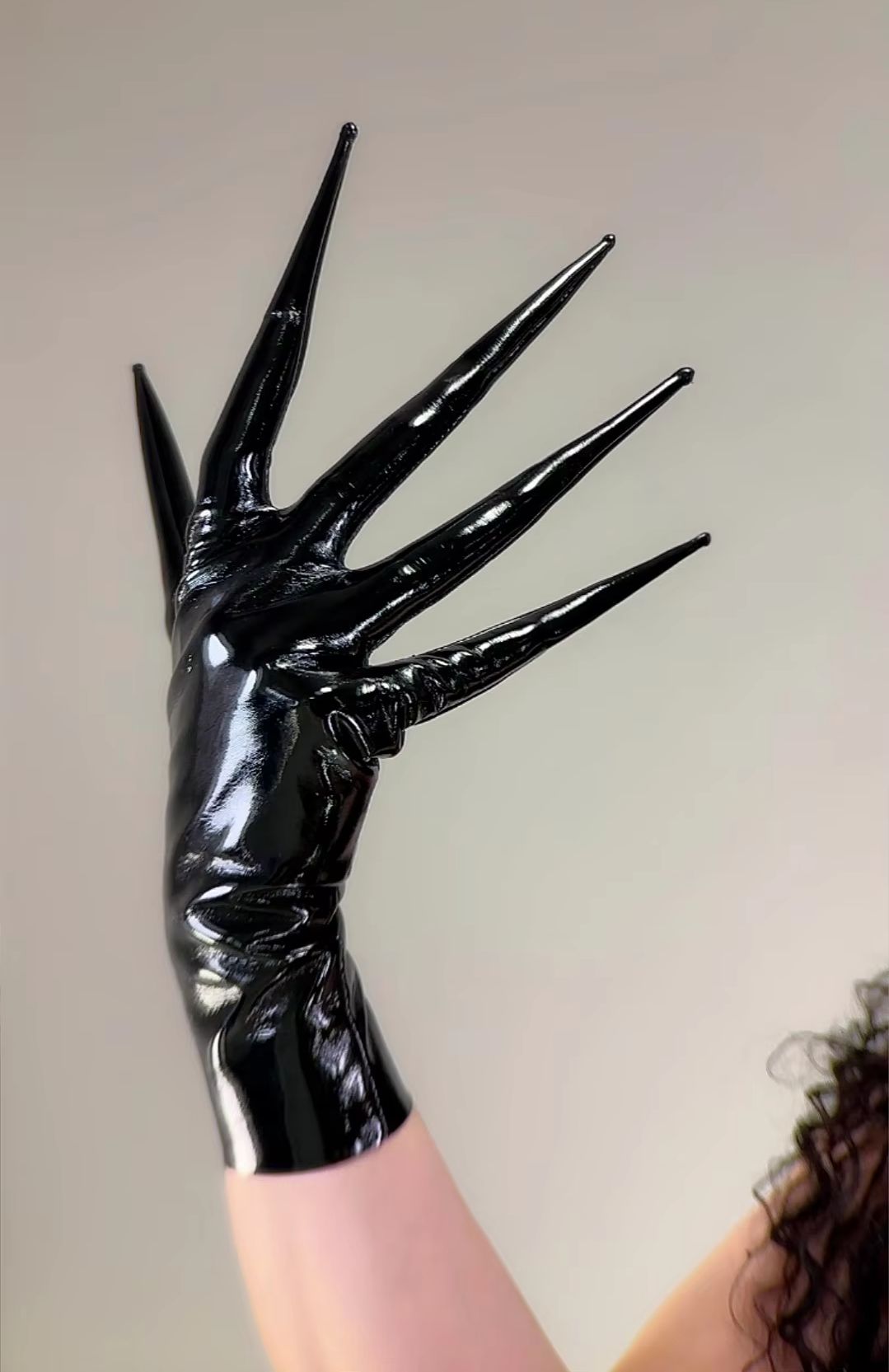 Shine Black CLAW GLOVES POINTE - Patent Leather Shine ulasan dan harga